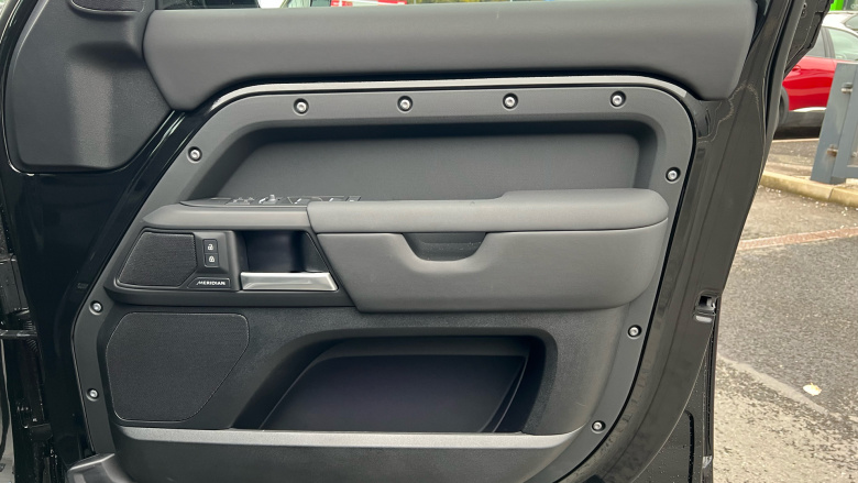 Land Rover Defender 3.0 D350 X-Dynamic SE 110 5dr Auto Diesel Estate